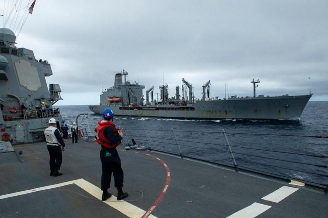 Tàu sân bay USS Sampson của Mỹ tại biển Hoa Đông hôm 12-4. Ảnh: US NAVY