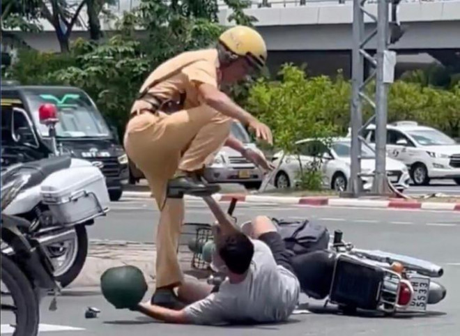 Can the traffic police force use force to suppress traffic violators?  - first