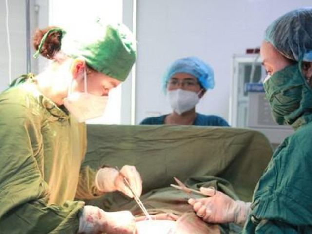 Sức khỏe đời sống - Hàng chục năm mong con, người phụ nữ vui mừng ngỡ có bầu, ai ngờ khối u khủng 7kg