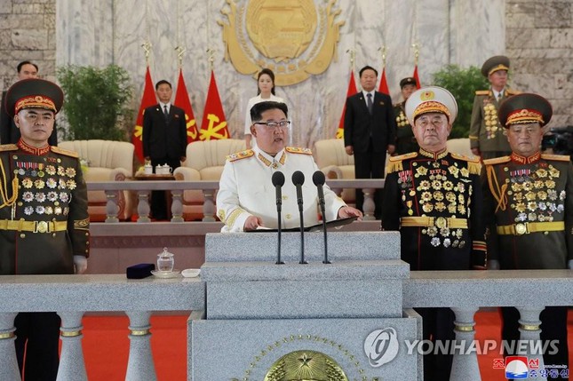 Ông Ri Pyong-chol được giới thiệu là
“thành viên Đoàn Chủ tịch Bộ Chính trị”. Ảnh: Yonhap