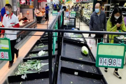 Kinh doanh - Lo sợ phong tỏa như Thượng Hải, người dân Bắc Kinh điên cuồng mua sắm tích trữ