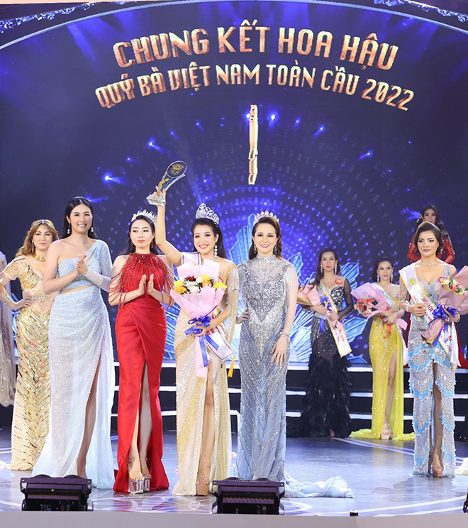 Doanh nhân Nguyễn Thị Lan Hương đăng quang danh hiệu Á hậu 3 Hoa hậu Quý bà Việt Nam Toàn cầu 2022 - 1