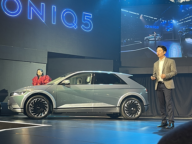 Ioniq 5 first high-rise electric cars of Hyundai launched in Vietnam market - 4