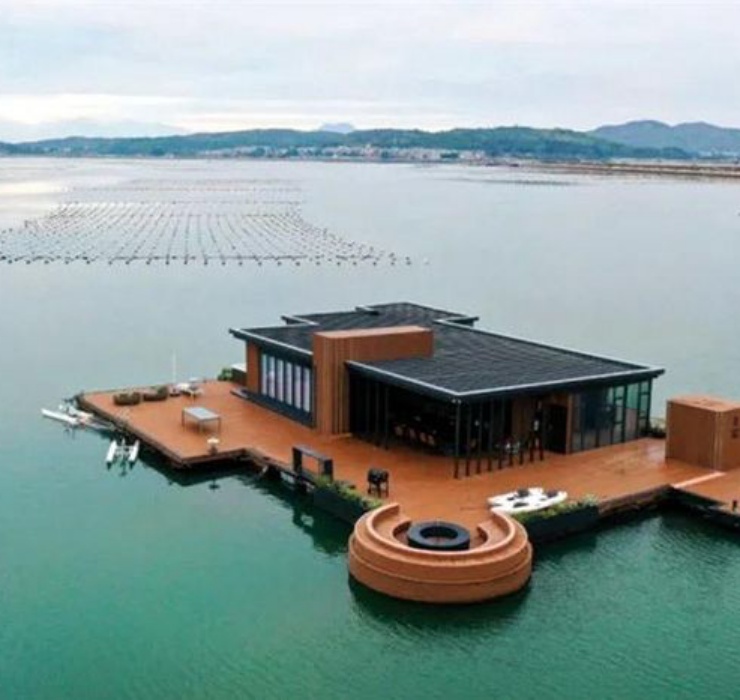 Đầu tiên là căn nhà trên biển độc đáo với diện tích khoảng 600m2 tại tỉnh Phúc Kiến, Trung Quốc. 
