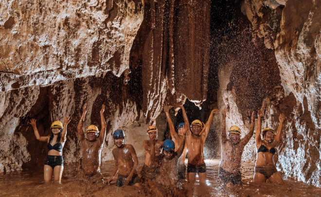 This summer, go to Chay River-Dark Cave to swing rope, take a mud bath - 7