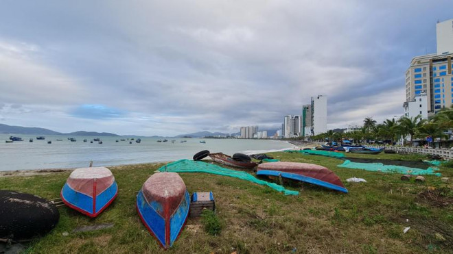 Một góc bãi biển Nha Trang - ảnh Lê Hiền