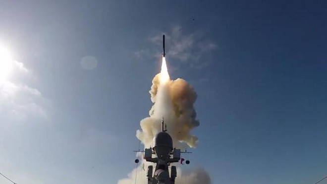 Một tên lửa Kalibr do tàu chiến Nga bắn. Ảnh: SPUTNIK