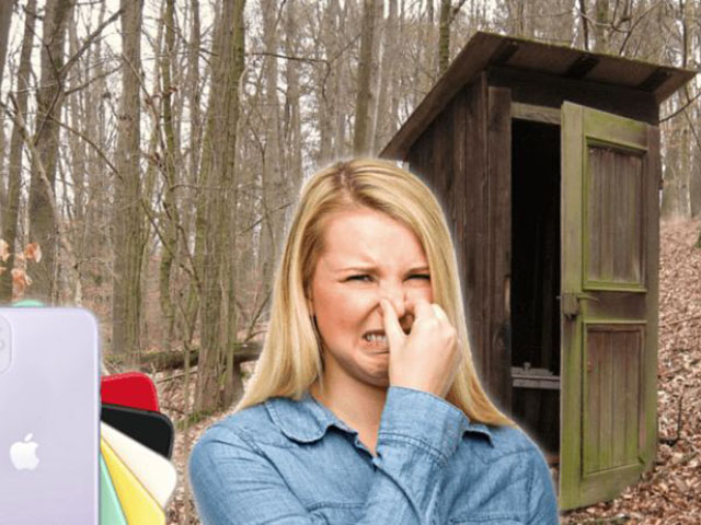 Thời trang Hi-tech - Người phụ nữ rơi xuống bồn cầu vì cứu smartphone