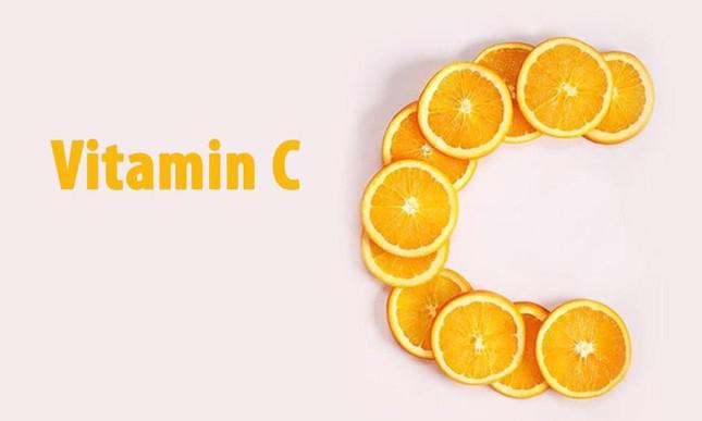 Dấu hiệu nhận biết cơ thể thiếu hụt vitamin C, biết để bổ sung ngay kẻo mắc "bệnh trọng" - 1