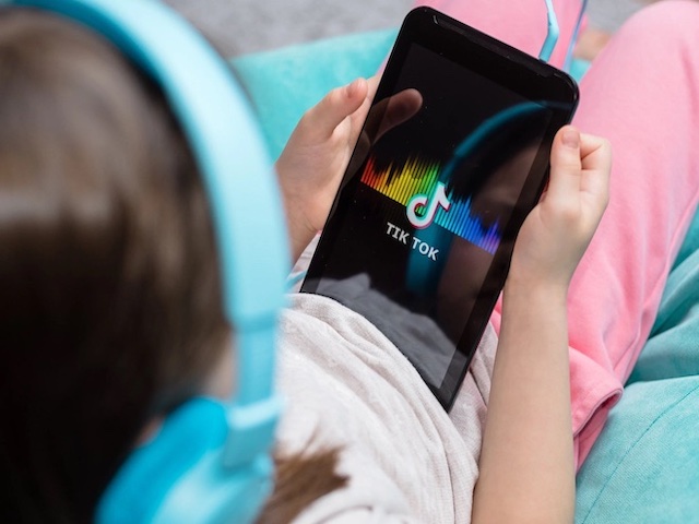 TikTok ngăn trẻ em chưa đủ tuổi thế nào, liệu có dễ qua mặt?