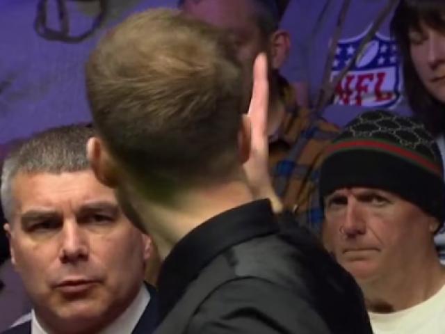 Thể thao - Choáng: Cựu vô địch thế giới "bịt mắt" trọng tài xê dịch vị trí bi-a