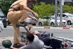 Tin tức trong ngày - Cảnh sát giao thông có được dùng vũ lực trấn áp người vi phạm giao thông?