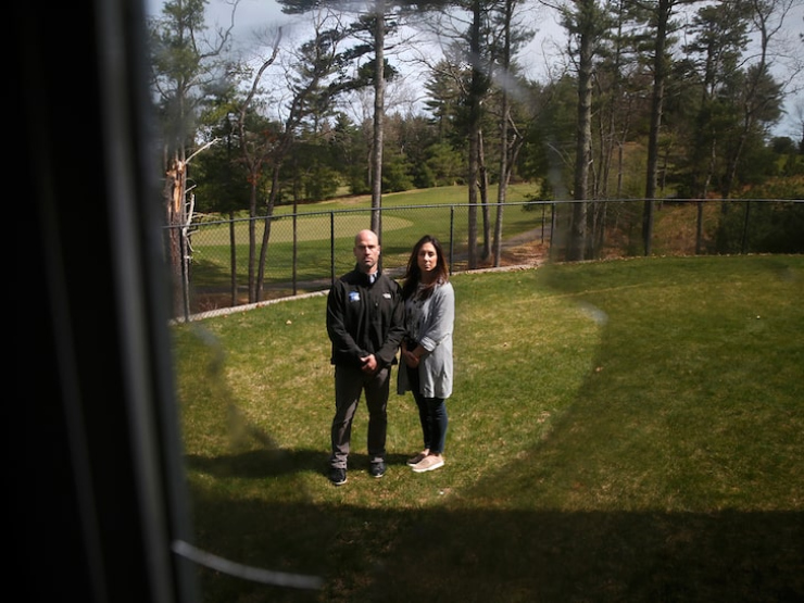Gia đình 1 người dân tại Mỹ khổ sở vì sống gần sân golf