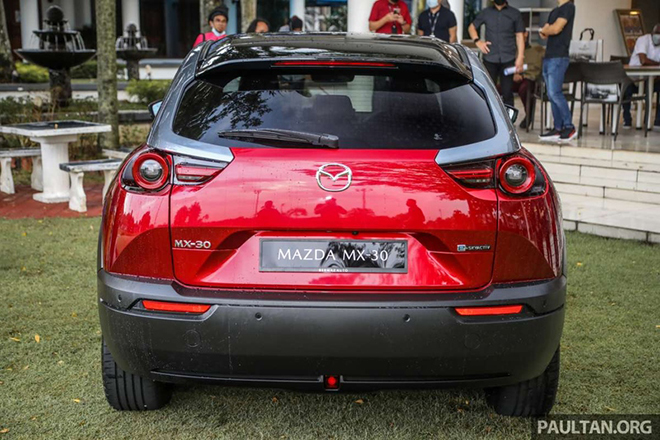 Mazda MX-30 ra mắt, crossover chạy điện giá từ 1 tỷ đồng - 6