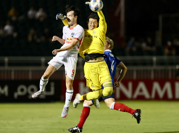 Văn Toàn chấn thương chảy máu đầu, vẫn tả xung hữu đột uy hiếp CLB Yokohama - 1