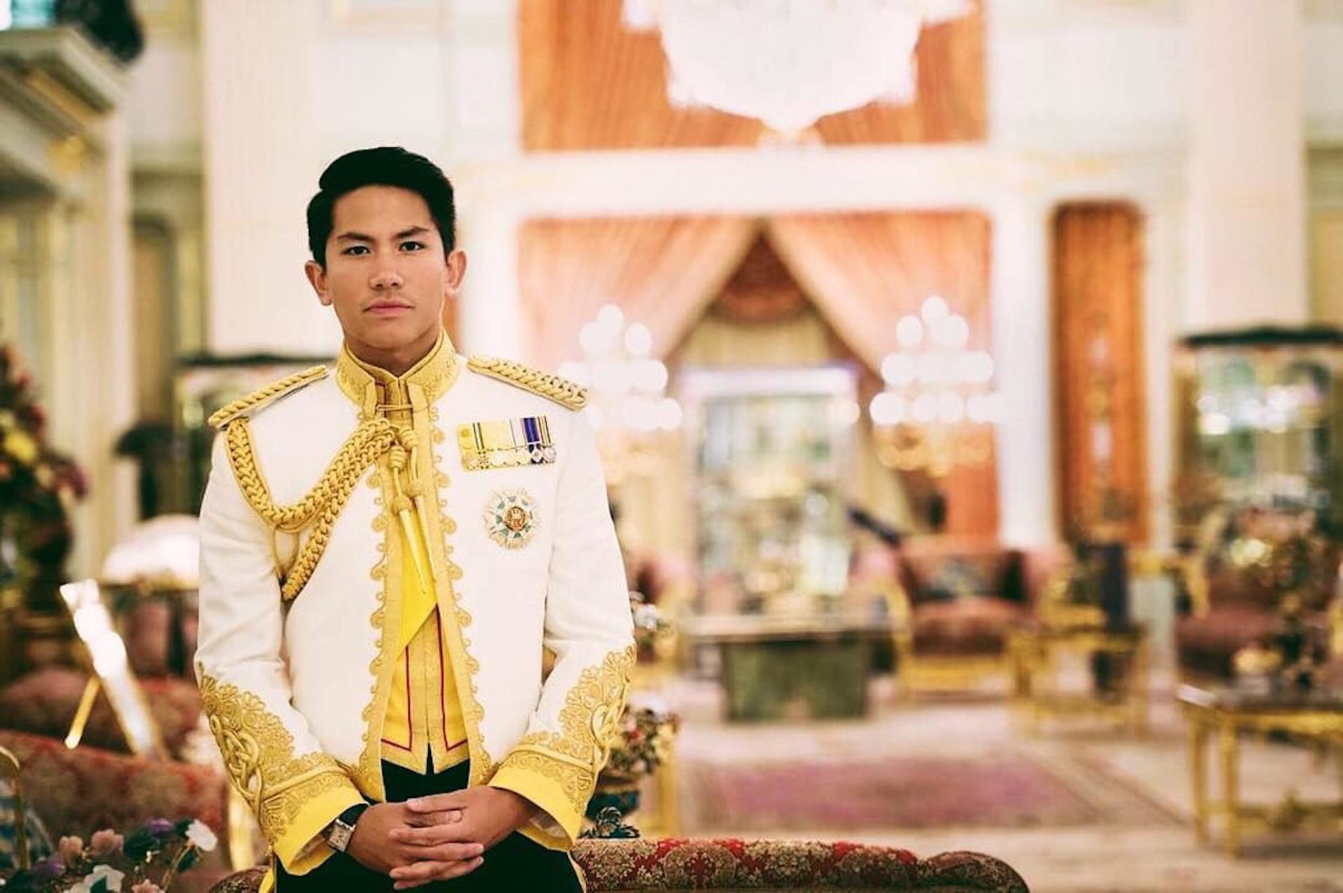 The most handsome prince in Asia, inheriting a fortune of $28 billion, every time he appears, he makes the sisters "crazy"  - first