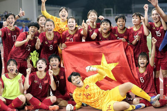 Thầy trò HLV Park Hang-seo đặt mục tiêu giữ HCV SEA Games, tương tự bóng đá nữ Việt Nam (ảnh dưới). Ảnh: ANH PHƯƠNG