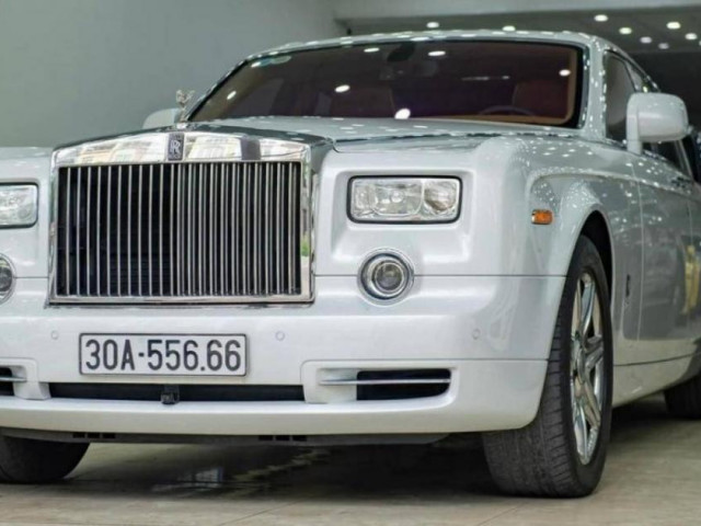 Ngắm xe - Rolls-Royce Phantom phiên bản đặc biệt quý hiếm chào hàng đại gia Việt