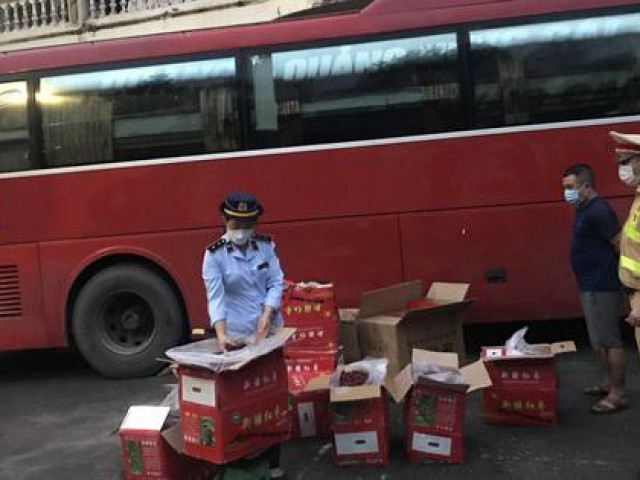 Thị trường - Tiêu dùng - Thu giữ nửa tấn Táo tàu khô đã bị ẩm mốc đang trên đường đi tiêu thụ