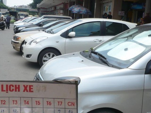 Thị trường - Tiêu dùng - Giá tăng cao, xe tự lái vẫn ''cháy'' hàng