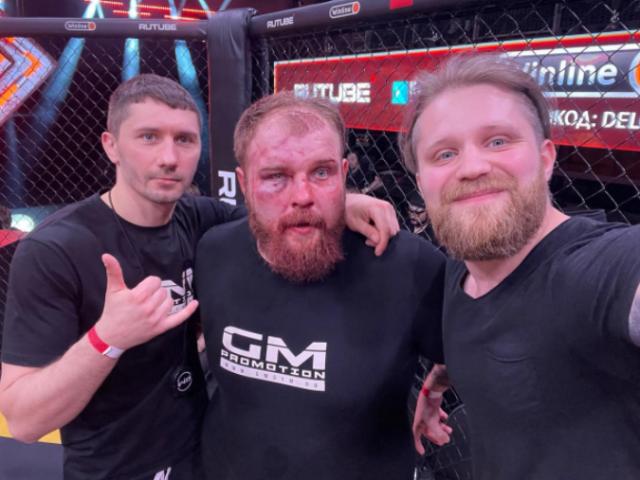 Thể thao - "Vua thi tát" bỏ nghề đi đấu võ, bị đánh bầm dập "quên lối về"