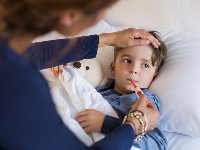 Giao mùa, trẻ ho như “xé ruột”, ốm lên ốm xuống, bố mẹ phải biết cách này nếu không muốn con nhập viện