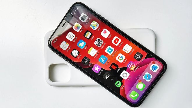 Sắm iPhone bình dân: Chọn hiện đại hay cổ điển? - 1