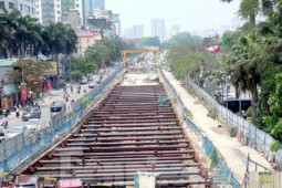 Kinh doanh - Công trường dự án lớn nhất Thủ đô thành bãi trông xe, cỏ dại mọc