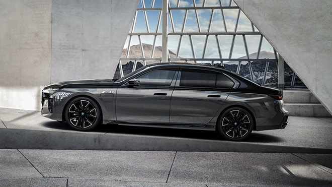 BMW M760 hiệu suất cao trình làng, sở hữu động cơ mới - 6