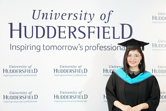 Hình ảnh Ms.Tram Nguyen tại lễ tốt nghiệp Thạc sĩ tại Anh Quốc