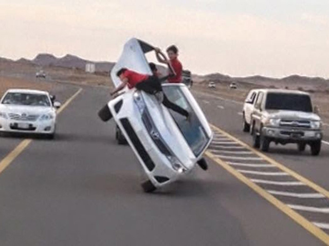 Tranh vui - Hoang mang với những con người thích "trêu đùa với tử thần"