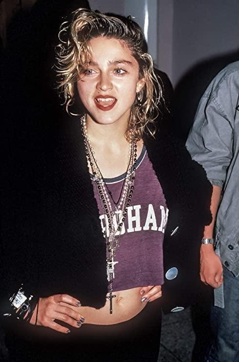 Sự nghiệp của &#39;Nữ hoàng nhạc Pop&#39; Madonna và sở thích yêu phi công trẻ - 1