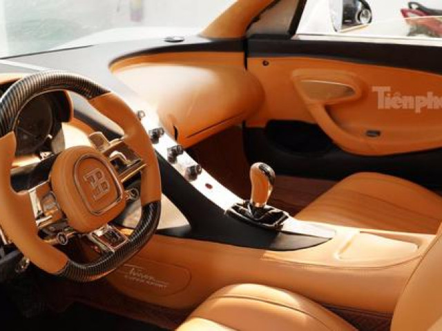 Nội thất choáng ngợp của Bugatti Chiron tự chế bởi thợ Việt