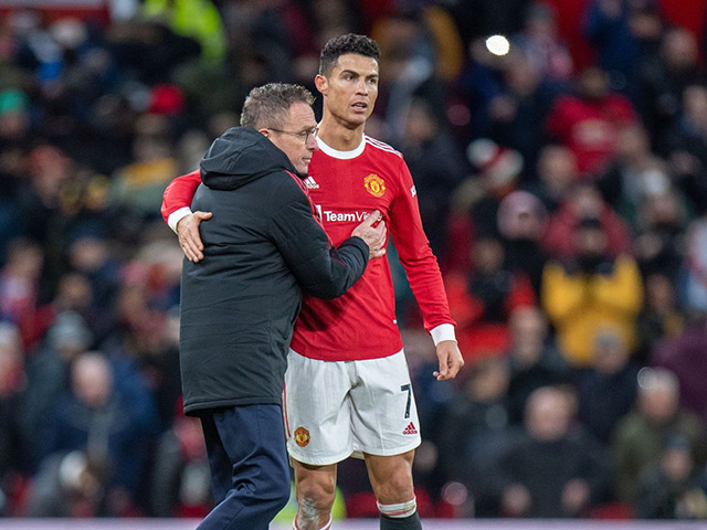 Bóng đá - HLV Rangnick bị fan MU nghi "bỏ của chạy lấy người", Arsenal muốn "cuỗm" Rashford (Clip 1 phút Bóng đá 24H)