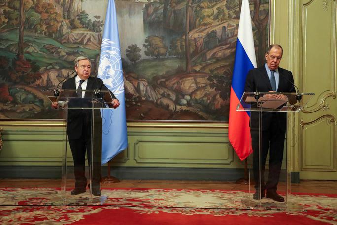 Ngoại trưởng Nga Lavrov và Tổng Thư ký Liên Hợp Quốc Guterres&nbsp;trong cuộc gặp ở Moscow (ảnh: Reuters)