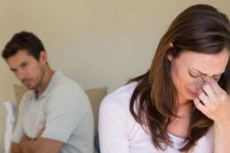 Bạn trẻ - Cuộc sống - Chồng đại gia mua nhà, mua xe đẹp tặng vợ nhưng tôi thấy ghê tởm không dám “lên giường”