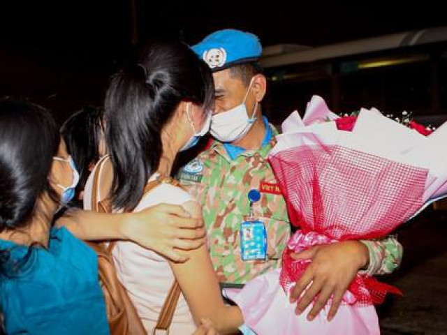 Tin tức trong ngày - Chùm ảnh: Ngày trở về đặc biệt của chiến sĩ mũ nồi xanh