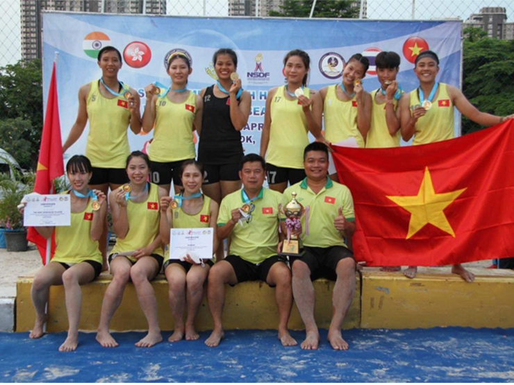 Bóng ném bãi biển&nbsp;nữ Việt Nam trên bục nhận chức vô địch châu Á cùng tấm vé dự World Cup 2022