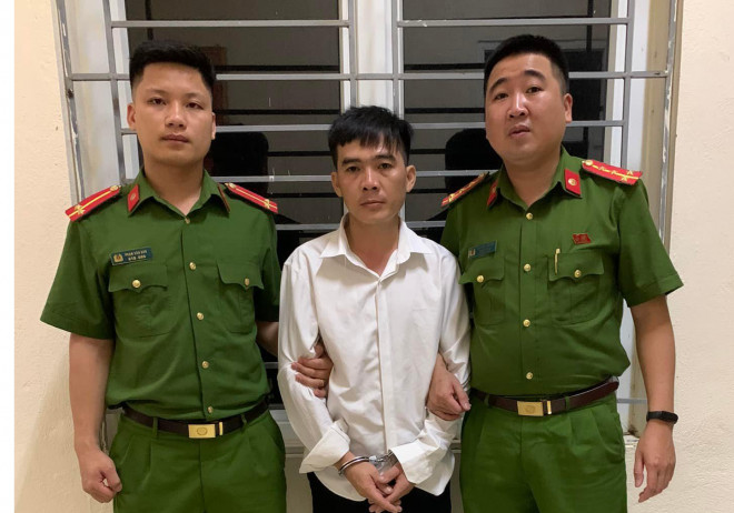 Đối tượng Trương Văn Khanh bị lực lượng Công an xã Cẩm Tâm bắt giữ