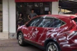 Tin tức trong ngày - Có được cấm người khác đỗ xe trên đường phố trước cửa nhà mình?