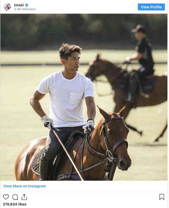 Anh tốt nghiệp năm 2014 với quân hàm thiếu úy và vẫn duy trì thói quen luyện tập thể thao. Instagram của hoàng tử tràn ngập những bức ảnh về các hoạt động trong quân đội, cưỡi ngựa, đấm bốc hay chơi polo.