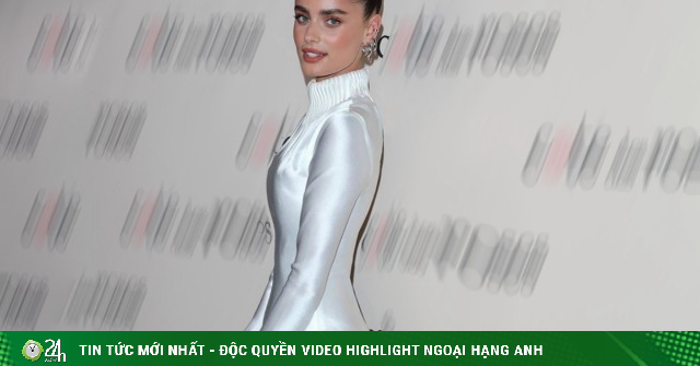 Angel lingerie Taylor Hill catches the eye with Cong Tri’s daring split dress-Fashion