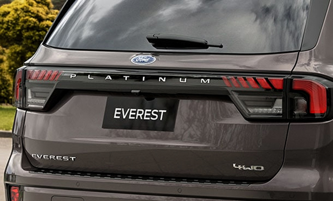 The new generation Ford Everest using a V6 engine will not return to Vietnam - 3