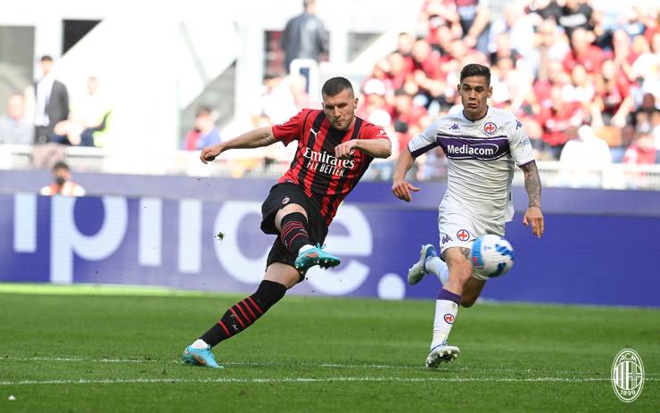 AC Milan - Fiorentina football results: Ronaldo's juniors shine, getting close to the title (Round 35 Serie A) - 1