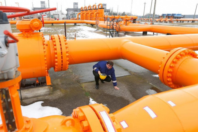 Hungary và Slovakia phụ thuộc lớn vào dầu mỏ từ Nga. Ảnh: Reuters