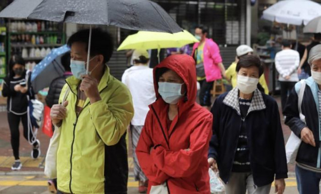Hong Kong ghi nhận ngày tháng 5 có nhiệt độ thấp nhất trong hơn một thập kỷ vào sáng 2/5. Ảnh - SCMP