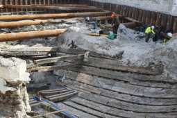 Du lịch - Tàu ma 700 tuổi bất ngờ "xuyên không", hiện ra giữa thành phố