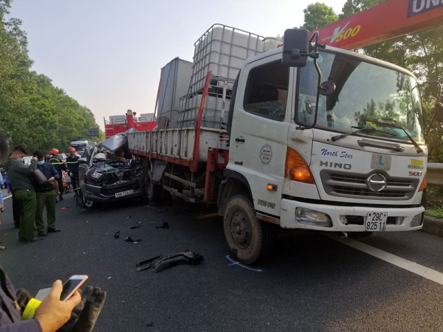 Một vụ&nbsp;tai nạn giao thông trên cao tốc Cầu Giẽ - Ninh Bình.