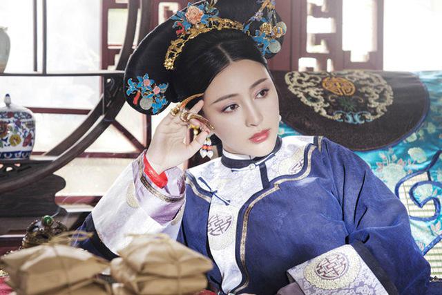 Sau khi Hiếu Chiêu Nhân Hoàng hậu Nữu Hỗ Lộc thị mất, về cơ bản quyền hành hậu cung đều do Đông thị nắm giữ.