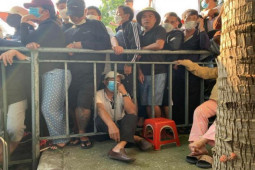 Tin tức trong ngày - Người hâm mộ nghẹt thở chen nhau mua vé xem U23 Việt Nam